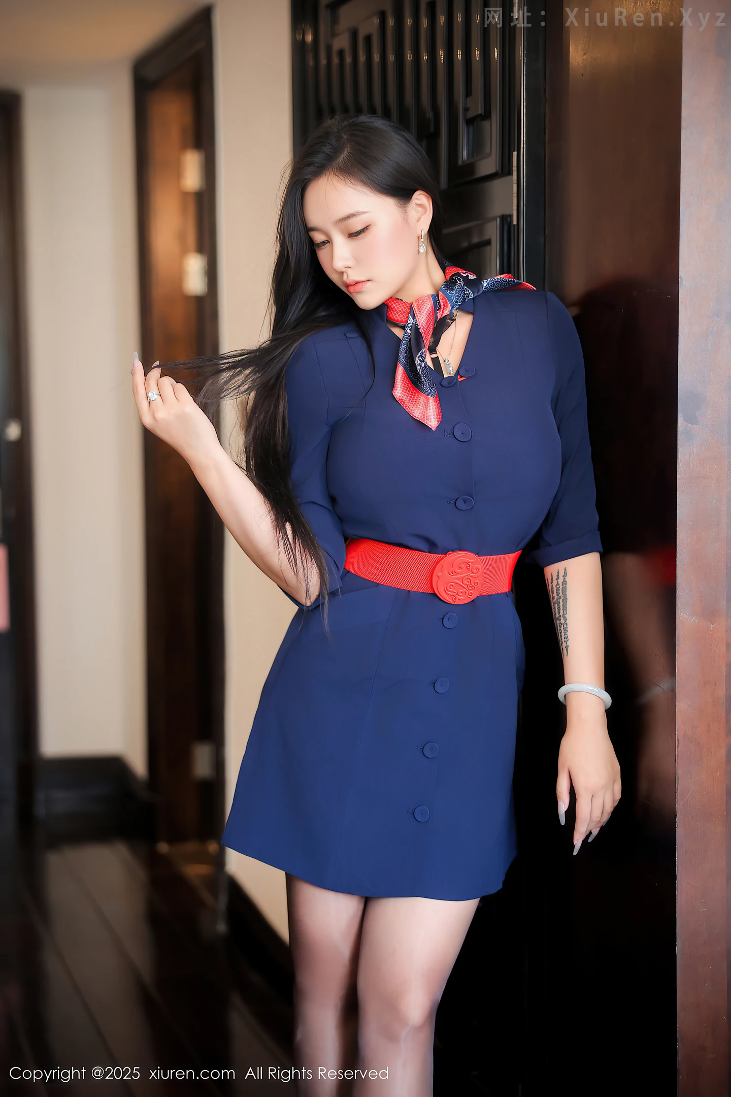 图片[6]-[XiuRen秀人网] VOL.10371 模特娜比空姐制服露黑色蕾丝内衣配超薄黑丝秀凹凸身材诱惑写真84P-秀人网官方网站